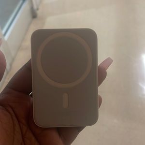 Apple MagSafe battery pack